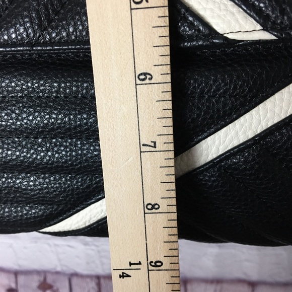 Steve Madden Quilted  Cream & Black Shoulder Purse - Picture 12 of 14